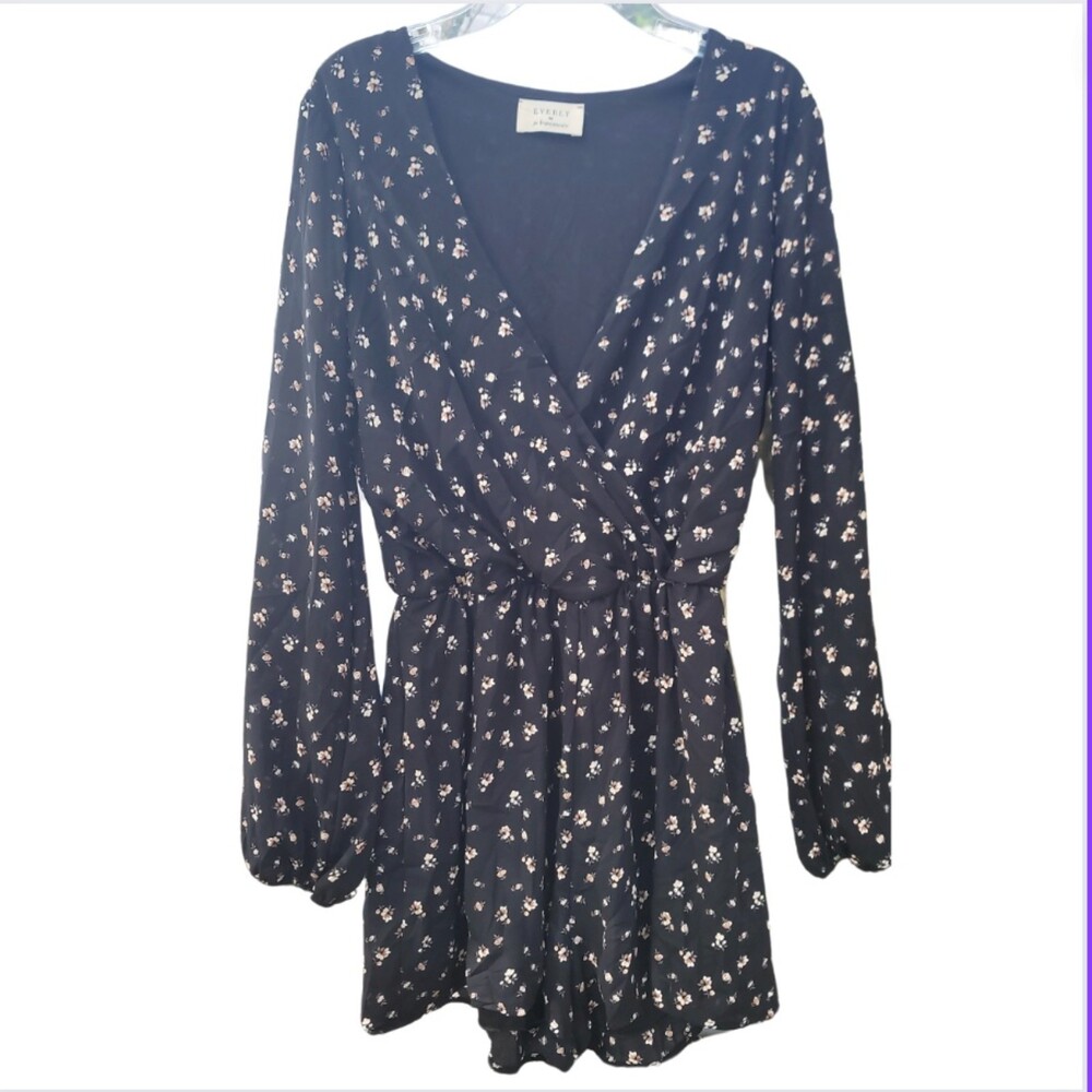 Everly for Francesca's Size Medium Long Sleeves Romper Shorts